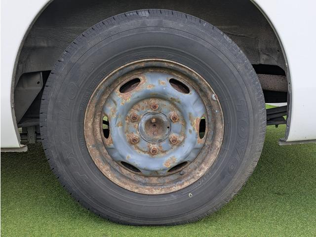 ＮＶ３５０キャラバンバン ロングＤＸターボ　３ペダルＭＴ／５ドア／両側スライドドア／ディーゼルターボ／荷室床板張り／積載量１．２５ｔ／ロング／４ナンバー／３人乗り／ＥＴＣ／キーレス／エアコン／エアバッグ（28枚目）