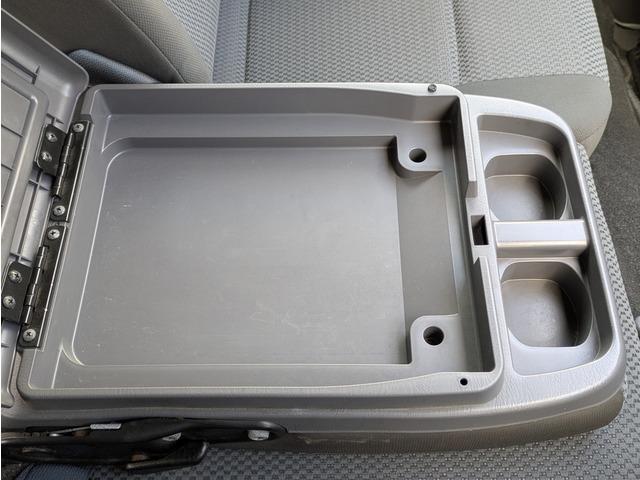 ＮＶ３５０キャラバンバン ロングＤＸターボ　３ペダルＭＴ／５ドア／両側スライドドア／ディーゼルターボ／荷室床板張り／積載量１．２５ｔ／ロング／４ナンバー／３人乗り／ＥＴＣ／キーレス／エアコン／エアバッグ（44枚目）