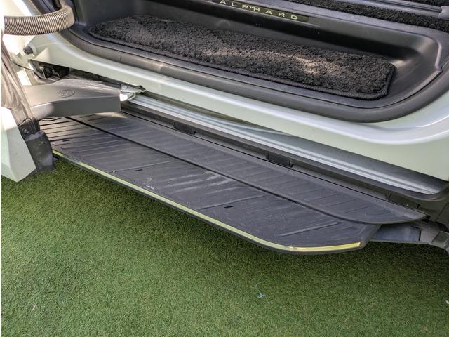 アルファード Z ユニバーサルステップ/リアエンターテイメント/黒革シート/純正ナビ/フルセグ/トヨタセーフティーセンス/BSM/パノラミックビューモニター/両側パワースライドドア/LEDヘッドライト/スマートキー(11枚目)