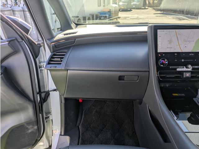 アルファード Z ユニバーサルステップ/リアエンターテイメント/黒革シート/純正ナビ/フルセグ/トヨタセーフティーセンス/BSM/パノラミックビューモニター/両側パワースライドドア/LEDヘッドライト/スマートキー(29枚目)