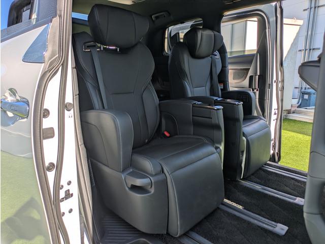 アルファード Z ユニバーサルステップ/リアエンターテイメント/黒革シート/純正ナビ/フルセグ/トヨタセーフティーセンス/BSM/パノラミックビューモニター/両側パワースライドドア/LEDヘッドライト/スマートキー(62枚目)