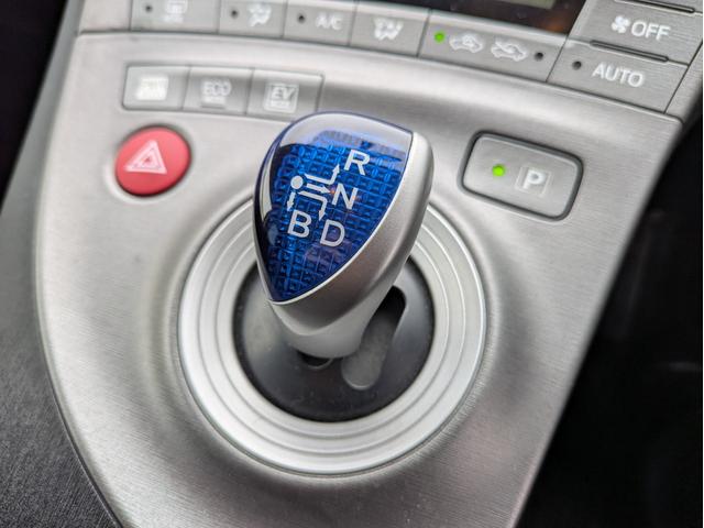 プリウス Ｓ　後期／メーカーナビ／ＴＶ／バックカメラ／リアガラスフィルム／プッシュスタート／スマートキー／ＨＩＤヘッドライト／オートライト／オートエアコン／ビルトインＥＴＣ（43枚目）