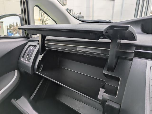 プリウス Ｓ　後期／メーカーナビ／ＴＶ／バックカメラ／リアガラスフィルム／プッシュスタート／スマートキー／ＨＩＤヘッドライト／オートライト／オートエアコン／ビルトインＥＴＣ（45枚目）