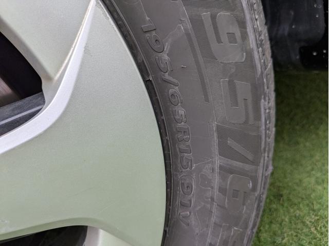 プリウス Ｓ　後期／メーカーナビ／ＴＶ／バックカメラ／リアガラスフィルム／プッシュスタート／スマートキー／ＨＩＤヘッドライト／オートライト／オートエアコン／ビルトインＥＴＣ（68枚目）