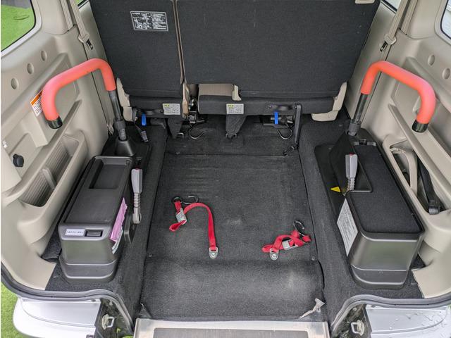 エブリイワゴン ウィズ　車いす移動車　福祉車両／スローパー／車椅子１台／左右分割式リアシート付／４人乗り／レーダーブレーキサポート／ナビ／ＴＶ／手すり／プッシュスタート／スマートキー／リアプライバシーガラス／両側スライドドア（9枚目）