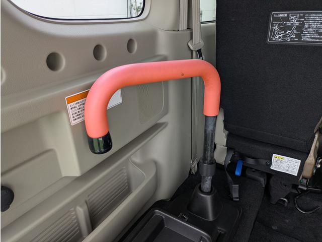エブリイワゴン ウィズ　車いす移動車　福祉車両／スローパー／車椅子１台／左右分割式リアシート付／４人乗り／レーダーブレーキサポート／ナビ／ＴＶ／手すり／プッシュスタート／スマートキー／リアプライバシーガラス／両側スライドドア（13枚目）