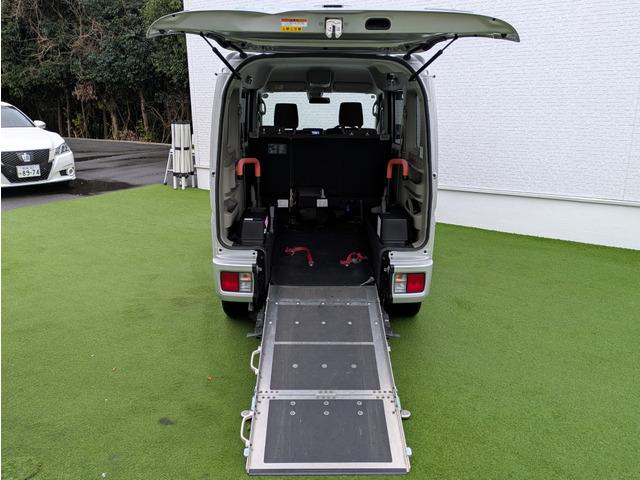 エブリイワゴン ウィズ　車いす移動車　福祉車両／スローパー／車椅子１台／左右分割式リアシート付／４人乗り／レーダーブレーキサポート／ナビ／ＴＶ／手すり／プッシュスタート／スマートキー／リアプライバシーガラス／両側スライドドア（18枚目）