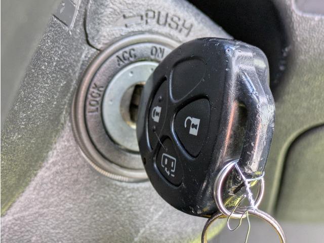 ハイエースワゴン グランドキャビン　１０人乗り／パワースライドドア／リアプライバシーガラス／純正ナビ／地デジＴＶ／バックカメラ／キーレス／オートエアコン／オートライト／ＥＴＣ／エアバック（12枚目）