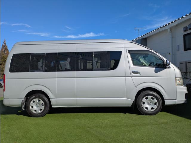 ハイエースワゴン グランドキャビン　１０人乗り／パワースライドドア／リアプライバシーガラス／純正ナビ／地デジＴＶ／バックカメラ／キーレス／オートエアコン／オートライト／ＥＴＣ／エアバック（18枚目）