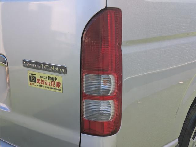 ハイエースワゴン グランドキャビン　１０人乗り／パワースライドドア／リアプライバシーガラス／純正ナビ／地デジＴＶ／バックカメラ／キーレス／オートエアコン／オートライト／ＥＴＣ／エアバック（27枚目）