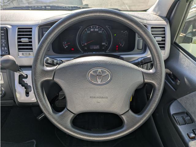 ハイエースワゴン グランドキャビン　１０人乗り／パワースライドドア／リアプライバシーガラス／純正ナビ／地デジＴＶ／バックカメラ／キーレス／オートエアコン／オートライト／ＥＴＣ／エアバック（29枚目）