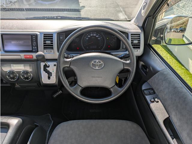 ハイエースワゴン グランドキャビン　１０人乗り／パワースライドドア／リアプライバシーガラス／純正ナビ／地デジＴＶ／バックカメラ／キーレス／オートエアコン／オートライト／ＥＴＣ／エアバック（31枚目）