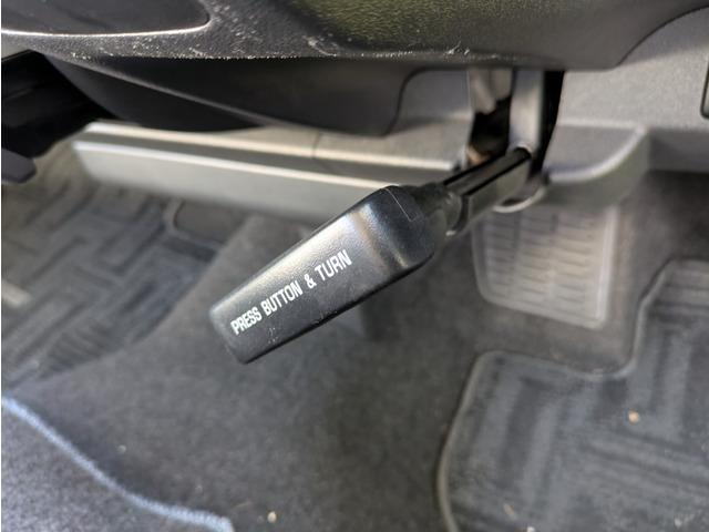 ハイエースワゴン グランドキャビン　１０人乗り／パワースライドドア／リアプライバシーガラス／純正ナビ／地デジＴＶ／バックカメラ／キーレス／オートエアコン／オートライト／ＥＴＣ／エアバック（41枚目）