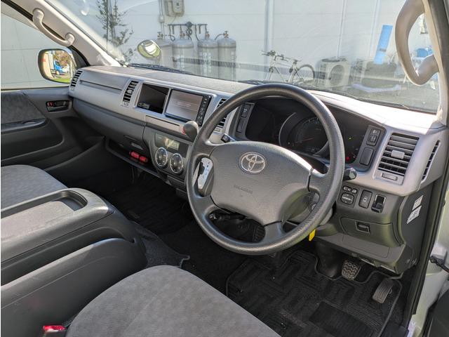 ハイエースワゴン グランドキャビン　１０人乗り／パワースライドドア／リアプライバシーガラス／純正ナビ／地デジＴＶ／バックカメラ／キーレス／オートエアコン／オートライト／ＥＴＣ／エアバック（46枚目）