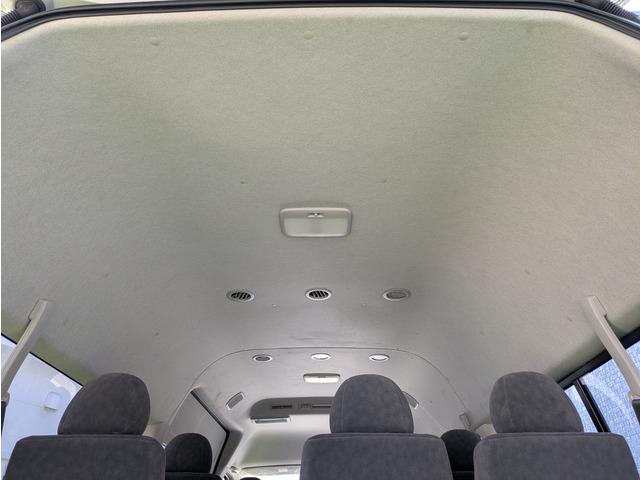 ハイエースワゴン グランドキャビン　１０人乗り／パワースライドドア／リアプライバシーガラス／純正ナビ／地デジＴＶ／バックカメラ／キーレス／オートエアコン／オートライト／ＥＴＣ／エアバック（60枚目）