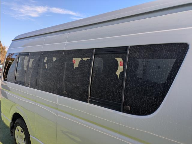 ハイエースワゴン グランドキャビン　１０人乗り／パワースライドドア／リアプライバシーガラス／純正ナビ／地デジＴＶ／バックカメラ／キーレス／オートエアコン／オートライト／ＥＴＣ／エアバック（68枚目）