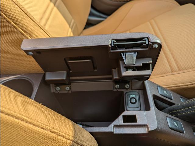 コペン ローブ 電動オープン/3ペダル5速MT/レアマイスター16インチアルミ/LEDヘッドライト/社外ナビ/TV/DVD再生可/プッシュスタート/スマートキー/シートヒーター(48枚目)