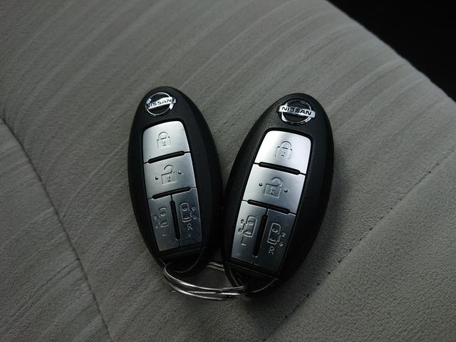 セレナ ２０Ｇ　両側パワースライドドア　アルパイン８インチナビ　フリップダウンモニター　バックカメラ　地デジＴＶ　インテリキー　プッシュスタート　３列シート　ＥＴＣ　クルーズコントロール　禁煙車（8枚目）