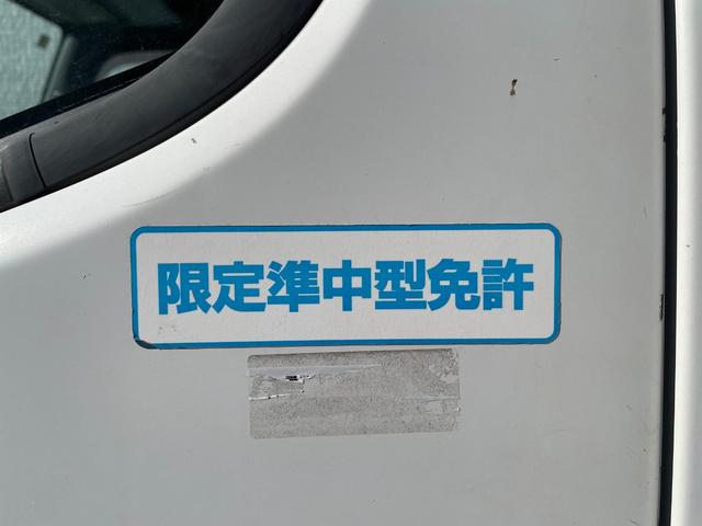 キャンター ロング全低床ＤＸ　標準キャブ／ロング／全低床／荷台床板張り／アオリ開閉補助装置／車線逸脱警報装置／３ペダルＭＴ／ディーゼル／積載量２ｔ／車両総重量４７２５キロ／準中型免許運転可／エンジン型式４Ｐ１０（53枚目）