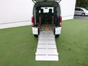 車いす移動車　福祉車両　車いす移動車　後部電動固定　リヤシート無　補助シート＆車いす乗員用手すり付／福祉車両／車いす１台／車いす固定装置／手すり／両側スライドドア／４人乗り（36枚目）