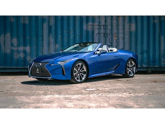 ＬＣ ＬＣ５００　コンバーチブル　ストラクチュラルブルー　２１インチランフラットタイヤ＆鍛造アルミ（ポリッシュ仕上げ＋ブラック塗装）　ステアリングヒーター　カラーＨＵＤ　特別仕様車専用スカッフプレート（ＣＦＲＰ）　寒冷地仕様　フロアマット（5枚目）