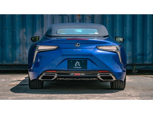 ＬＣ ＬＣ５００　コンバーチブル　ストラクチュラルブルー　２１インチランフラットタイヤ＆鍛造アルミ（ポリッシュ仕上げ＋ブラック塗装）　ステアリングヒーター　カラーＨＵＤ　特別仕様車専用スカッフプレート（ＣＦＲＰ）　寒冷地仕様　フロアマット（16枚目）