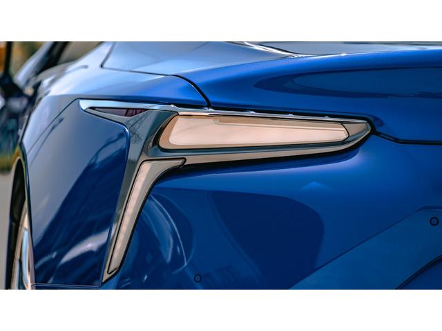 ＬＣ ＬＣ５００　コンバーチブル　ストラクチュラルブルー　２１インチランフラットタイヤ＆鍛造アルミ（ポリッシュ仕上げ＋ブラック塗装）　ステアリングヒーター　カラーＨＵＤ　特別仕様車専用スカッフプレート（ＣＦＲＰ）　寒冷地仕様　フロアマット（23枚目）