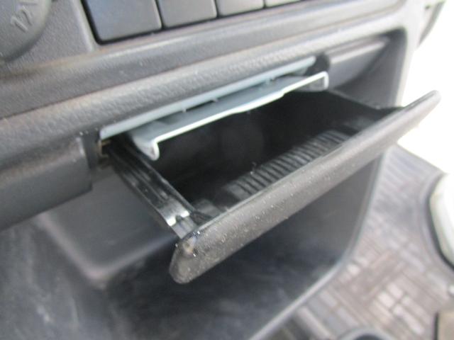 キャリイトラック KCエアコン・パワステ 純正ラジオ 2WD 5MT 3方開(30枚目)