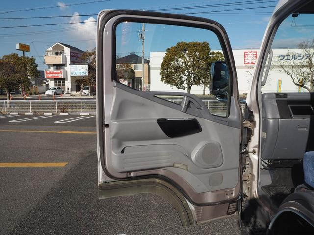 　積載車２０００ｋｇ　タダノＳＳ－３４　油圧リアゲート　ウインチ　ラジコン　アルコアホイル　メッキパーツ　荷台内寸（幅２０６長さ５７３）電格ミラー　４Ｍ５０エンジン　ＬＥＤマーカー　ＨＤＤナビ　Ｂカメラ(48枚目)