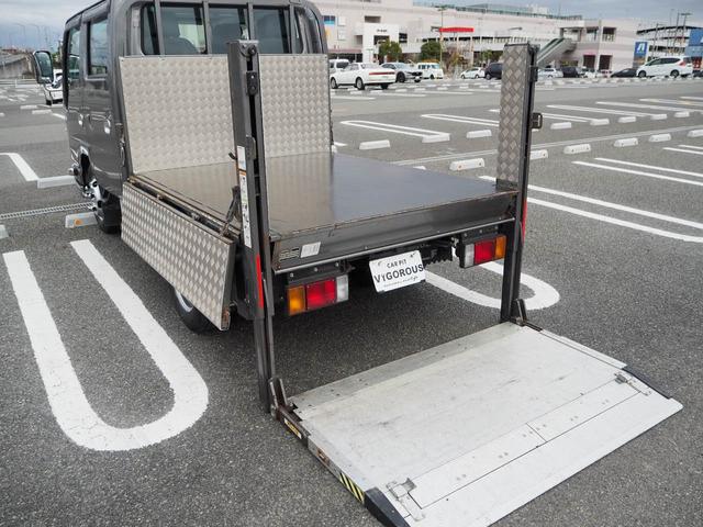 Ｗキャブ　新明和垂直ゲート　昇降荷重８００ｋｇ　積載１９５０ｋｇ　荷台内寸２０１×１６０×３８ｃｍ　ゲート１６０×１０３ｃｍ　新品メッキパーツ／シートカバー　荷台縞板加工　ナビ　ＥＴＣ　ＢＴ　後輪Ｗタイヤ　電格(67枚目)