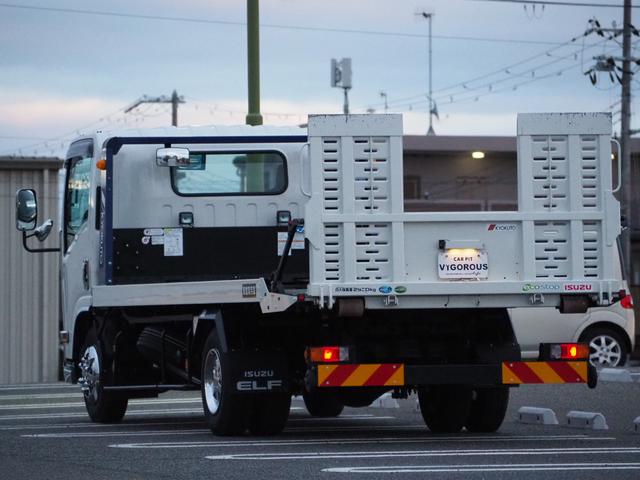 エルフトラック 積載車　積載２９５０ｋｇ　極東フラトップ　油圧Ｒゲート　ウインチ　ラジコン　メッキパーツ　ディスプレイオーディオ　Ｂカメラ　ＥＴＣ　荷台５６０×２０６ｃｍ　ＬＥＤライト／フォグ　キーレス　電格　坂道補助装置（21枚目）