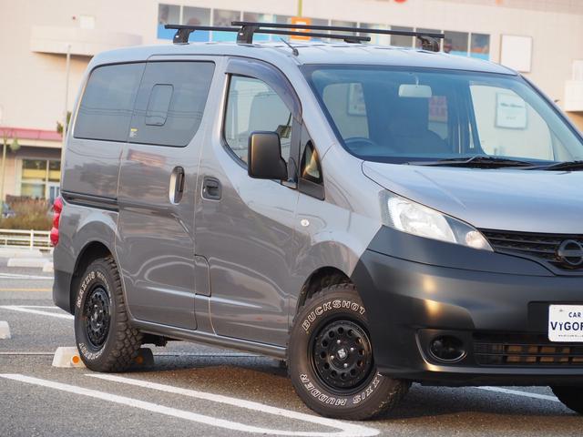 ＮＶ２００バネットバン ＤＸ　ユーザー様買取車　ＸＴＲＥＭＥ－Ｊ１４ＡＷ　ＭＡＸＸＩＳタイヤ　５ＭＴ　ルーフラッククロスバー　ＣＤ　ＵＳＢ　Ｂｌｕｅｔｏｏｔｈ　ＥＴＣ　キーレス　荷台フローリング仕様　社外ステアリング（4枚目）