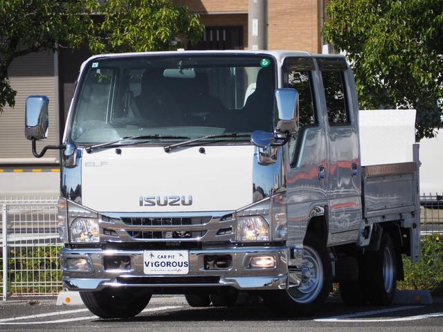 エルフトラック Ｗキャブフラットロー　極東パワーゲート　昇降荷重６００ｋｇ（１５７ｃｍ×８７ｃｍ）　最積１４５０ｋｇ　荷台内寸２０３ｃｍ×１６１ｃｍ×３８ｃｍ　後輪Ｗタイヤ　シートカバー　メッキパーツ　荷台／アオリ縞板　ＥＴＣ　キーレス（4枚目）