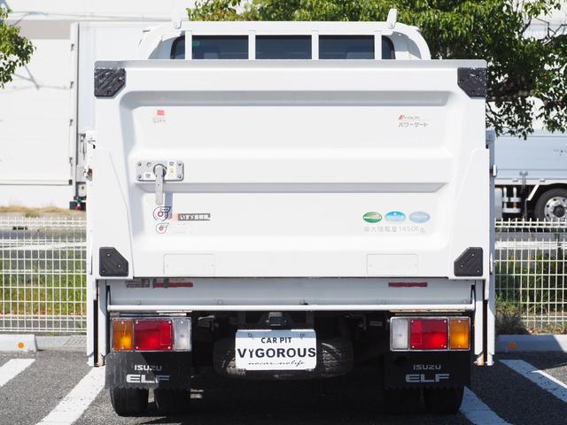 エルフトラック Ｗキャブフラットロー　極東パワーゲート　昇降荷重６００ｋｇ（１５７ｃｍ×８７ｃｍ）　最積１４５０ｋｇ　荷台内寸２０３ｃｍ×１６１ｃｍ×３８ｃｍ　後輪Ｗタイヤ　シートカバー　メッキパーツ　荷台／アオリ縞板　ＥＴＣ　キーレス（17枚目）