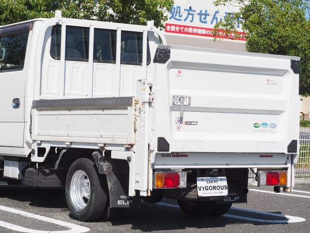 エルフトラック Ｗキャブフラットロー　極東パワーゲート　昇降荷重６００ｋｇ（１５７ｃｍ×８７ｃｍ）　最積１４５０ｋｇ　荷台内寸２０３ｃｍ×１６１ｃｍ×３８ｃｍ　後輪Ｗタイヤ　シートカバー　メッキパーツ　荷台／アオリ縞板　ＥＴＣ　キーレス（19枚目）