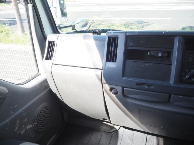 エルフトラック Ｗキャブフラットロー　極東パワーゲート　昇降荷重６００ｋｇ（１５７ｃｍ×８７ｃｍ）　最積１４５０ｋｇ　荷台内寸２０３ｃｍ×１６１ｃｍ×３８ｃｍ　後輪Ｗタイヤ　シートカバー　メッキパーツ　荷台／アオリ縞板　ＥＴＣ　キーレス（33枚目）