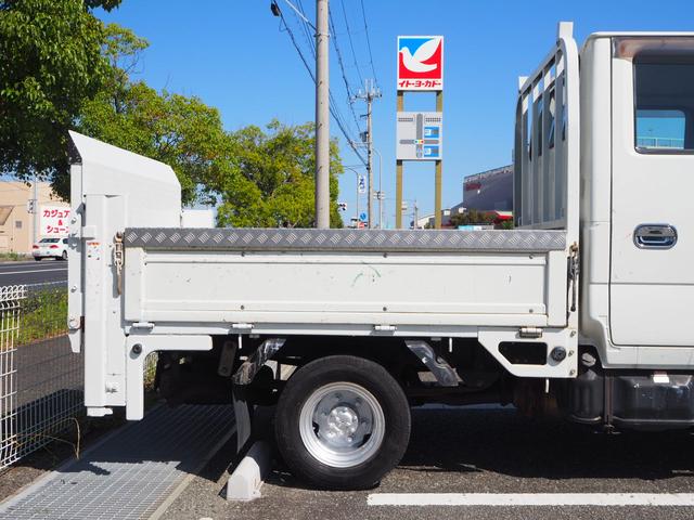 エルフトラック Ｗキャブフラットロー　極東パワーゲート　昇降荷重６００ｋｇ（１５７ｃｍ×８７ｃｍ）　最積１４５０ｋｇ　荷台内寸２０３ｃｍ×１６１ｃｍ×３８ｃｍ　後輪Ｗタイヤ　シートカバー　メッキパーツ　荷台／アオリ縞板　ＥＴＣ　キーレス（53枚目）