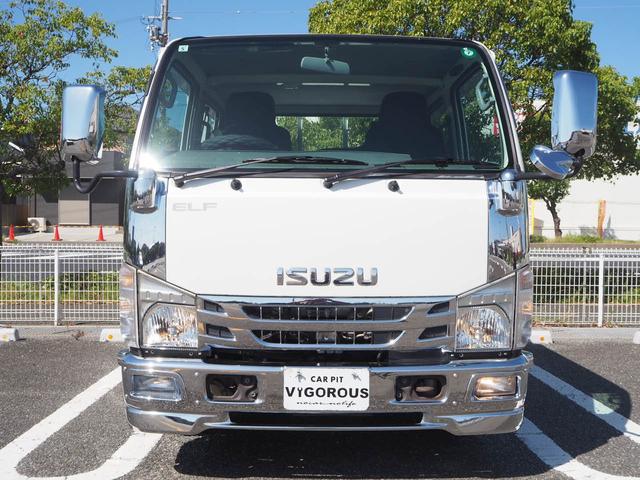 エルフトラック Ｗキャブフラットロー　極東パワーゲート　昇降荷重６００ｋｇ（１５７ｃｍ×８７ｃｍ）　最積１４５０ｋｇ　荷台内寸２０３ｃｍ×１６１ｃｍ×３８ｃｍ　後輪Ｗタイヤ　シートカバー　メッキパーツ　荷台／アオリ縞板　ＥＴＣ　キーレス（59枚目）