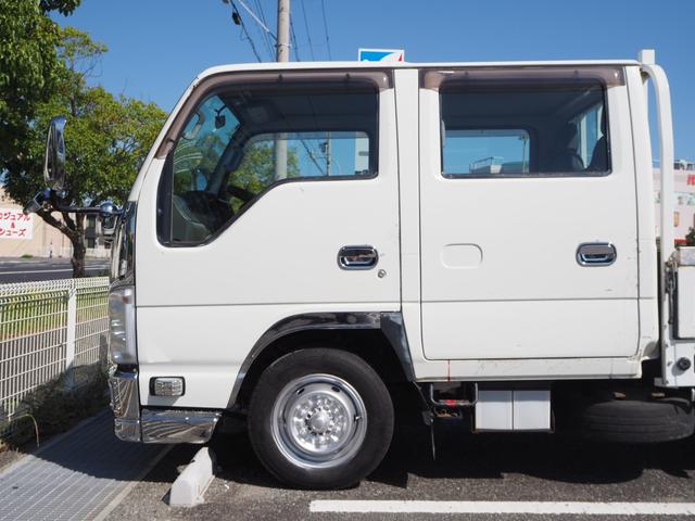 エルフトラック Ｗキャブフラットロー　極東パワーゲート　昇降荷重６００ｋｇ（１５７ｃｍ×８７ｃｍ）　最積１４５０ｋｇ　荷台内寸２０３ｃｍ×１６１ｃｍ×３８ｃｍ　後輪Ｗタイヤ　シートカバー　メッキパーツ　荷台／アオリ縞板　ＥＴＣ　キーレス（60枚目）