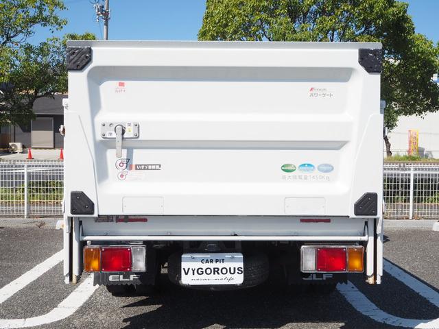 エルフトラック Ｗキャブフラットロー　極東パワーゲート　昇降荷重６００ｋｇ（１５７ｃｍ×８７ｃｍ）　最積１４５０ｋｇ　荷台内寸２０３ｃｍ×１６１ｃｍ×３８ｃｍ　後輪Ｗタイヤ　シートカバー　メッキパーツ　荷台／アオリ縞板　ＥＴＣ　キーレス（64枚目）