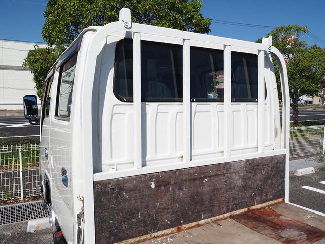 エルフトラック Ｗキャブフラットロー　極東パワーゲート　昇降荷重６００ｋｇ（１５７ｃｍ×８７ｃｍ）　最積１４５０ｋｇ　荷台内寸２０３ｃｍ×１６１ｃｍ×３８ｃｍ　後輪Ｗタイヤ　シートカバー　メッキパーツ　荷台／アオリ縞板　ＥＴＣ　キーレス（66枚目）