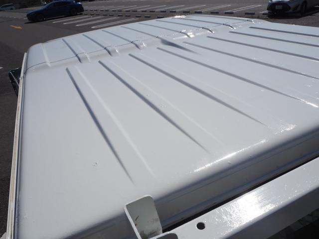 エルフトラック Ｗキャブフラットロー　極東パワーゲート　昇降荷重６００ｋｇ（１５７ｃｍ×８７ｃｍ）　最積１４５０ｋｇ　荷台内寸２０３ｃｍ×１６１ｃｍ×３８ｃｍ　後輪Ｗタイヤ　シートカバー　メッキパーツ　荷台／アオリ縞板　ＥＴＣ　キーレス（67枚目）