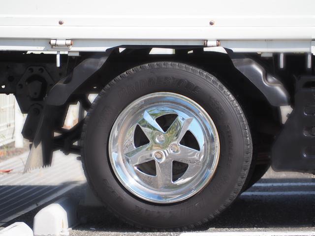 エルフトラック Wキャブフルフラットロー 4WD 最積1500kg メッキパーツ アオリ縞板 後輪Wタイヤ ハンドル/シートカバ- ETC ドラレコ サイドマーカー キーレス 荷台内寸207cm×161cm×36cm(11枚目)