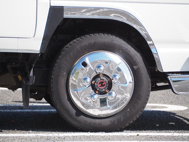 エルフトラック Wキャブフルフラットロー 4WD 最積1500kg メッキパーツ アオリ縞板 後輪Wタイヤ ハンドル/シートカバ- ETC ドラレコ サイドマーカー キーレス 荷台内寸207cm×161cm×36cm(12枚目)