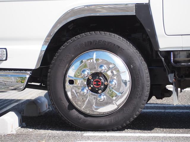 エルフトラック Wキャブフルフラットロー 4WD 最積1500kg メッキパーツ アオリ縞板 後輪Wタイヤ ハンドル/シートカバ- ETC ドラレコ サイドマーカー キーレス 荷台内寸207cm×161cm×36cm(14枚目)