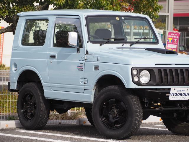 ジムニー ランドベンチャー　リフトアップ　１６ＡＷ　ＴＯＹＯＭ／Ｔタイヤ　社外マフラー／グリル／ステアリング　スキッドバンパー　シートカバー　ＲＡＹＢＲＩＧライト　ＬＥＤライト　ＣＤ　ドラレコ（5枚目）