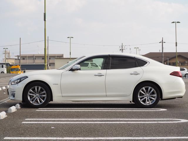 フーガハイブリッド ベースグレード　１８ＡＷ　レグノタイヤ　ＨＤＤナビ　地デジ　ＤＶＤ／ＣＤ／ＢＴ　ドラレコ　ＥＴＣ　Ｆ／Ｓ／Ｂカメラ　アラウンドビューモニター　ハーフレザーシート　スマートキー　オットマン　ＬＥＤライト（13枚目）