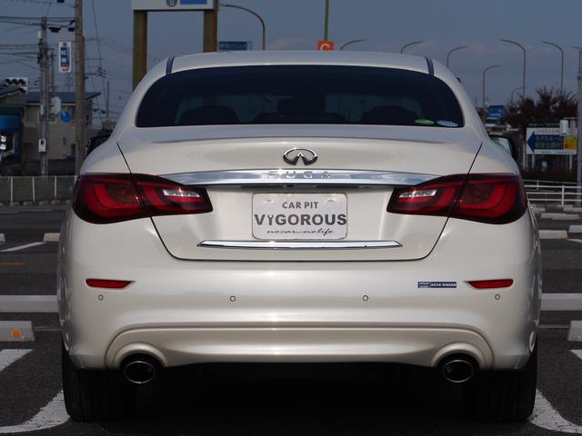 フーガハイブリッド ベースグレード　１８ＡＷ　レグノタイヤ　ＨＤＤナビ　地デジ　ＤＶＤ／ＣＤ／ＢＴ　ドラレコ　ＥＴＣ　Ｆ／Ｓ／Ｂカメラ　アラウンドビューモニター　ハーフレザーシート　スマートキー　オットマン　ＬＥＤライト（17枚目）