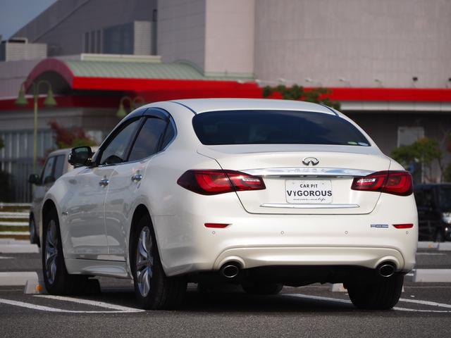 フーガハイブリッド ベースグレード　１８ＡＷ　レグノタイヤ　ＨＤＤナビ　地デジ　ＤＶＤ／ＣＤ／ＢＴ　ドラレコ　ＥＴＣ　Ｆ／Ｓ／Ｂカメラ　アラウンドビューモニター　ハーフレザーシート　スマートキー　オットマン　ＬＥＤライト（18枚目）