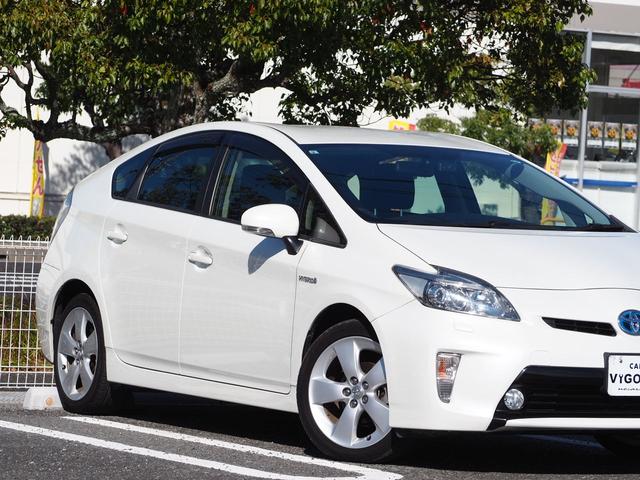 プリウス Ｓツーリングセレクション　１７ＡＷ　ナビ　地デジ　ＤＶＤ／ＣＤ／Ｂｌｕｅｔｏｏｔｈ　バックカメラ　ＥＴＣ　ドラレコ　ＬＥＤライト　スマートキー（5枚目）